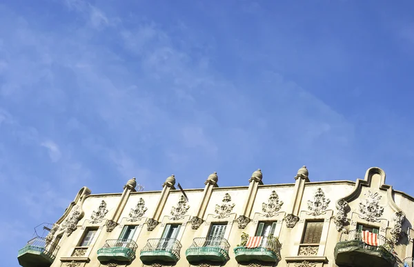 Fasader och kornischer byggnader — Stockfoto