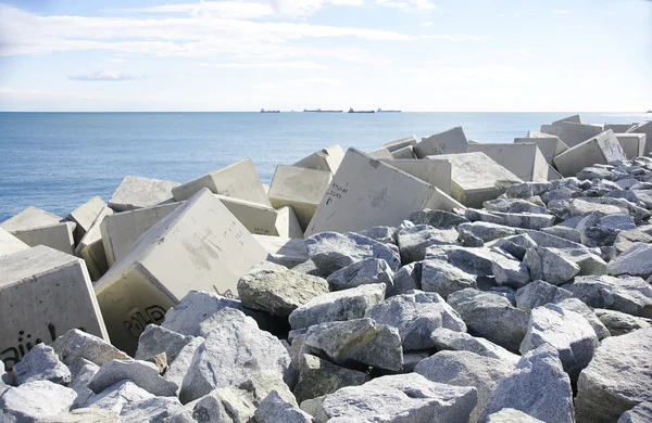 Concrete blocks in the breakwater — Stock Photo, Image