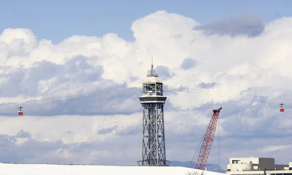 Kabelbaan naar toren over de poort — Stockfoto