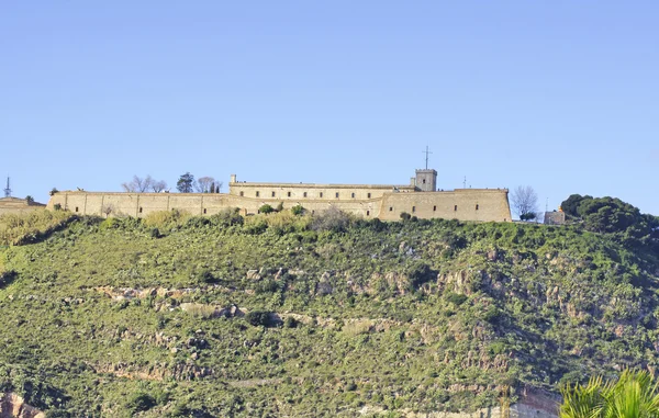 Burg auf dem Berg von montjuic — Stockfoto