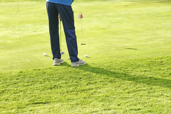 Pole golfowe oraz klub — Zdjęcie stockowe