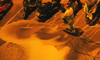 Bir sokakta kat hizmetleri