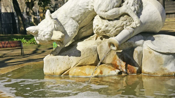 シウダデラの公園の噴水と彫刻 — ストック写真