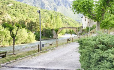 Nehir ve Roma Köprüsü