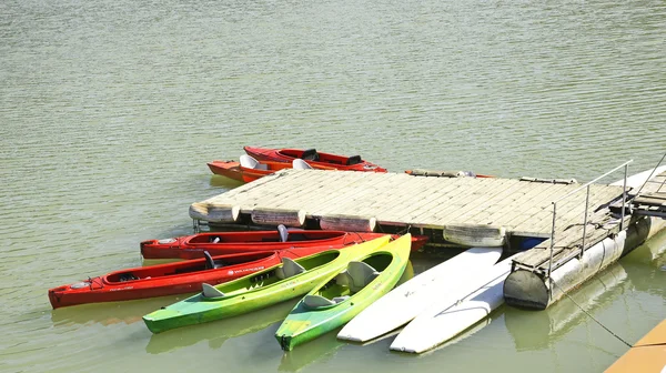 Canoas no reservatório de Cellers — Fotografia de Stock