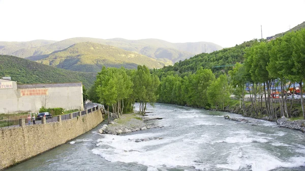 Noguera Pallaresa rivier op weg door middel van sorteren — Stockfoto