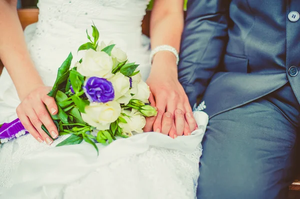 Bride and groom holding hands. — Stock Photo, Image