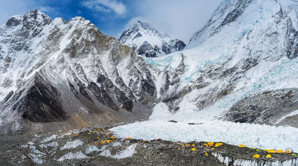 Persone al campo base dell'Everest, 5.364 metri 17.598 piedi — Foto Stock