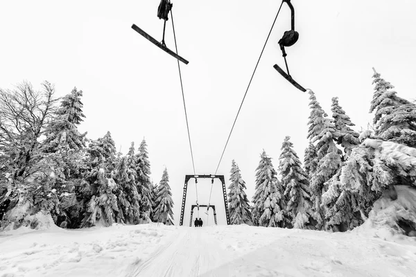 在滑雪场的滑雪缆车 — 图库照片