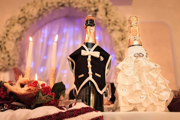 Wedding champagne on festive table, national table design — Stock Photo, Image