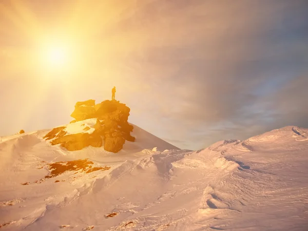 Climber on rocky mountain in winter — Stock Photo, Image