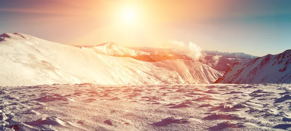 Chornohora, Ukrayna Karpatlar en yüksek dağ silsilesi. Pan — Stok fotoğraf