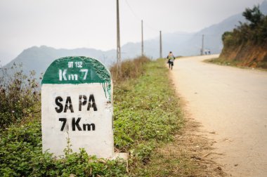 sapa, vietnam için 7 kilometre kilometre taşı.