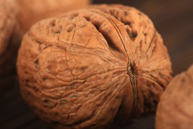 eski bir tablo üzerinde ceviz