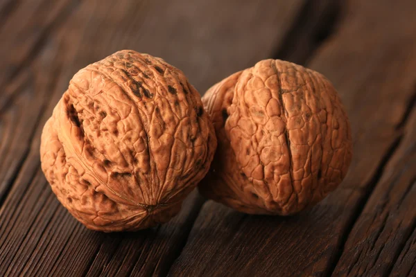 eski bir tablo üzerinde ceviz