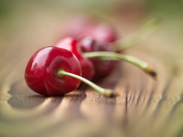 Cerises rouges mûres — Photo