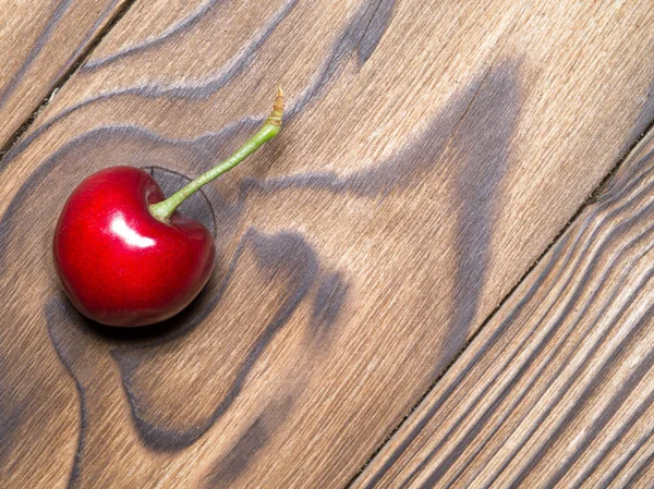 Спелая красная вишня — стоковое фото