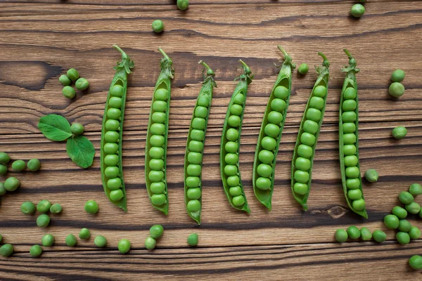 Peas on table — Stock Photo, Image