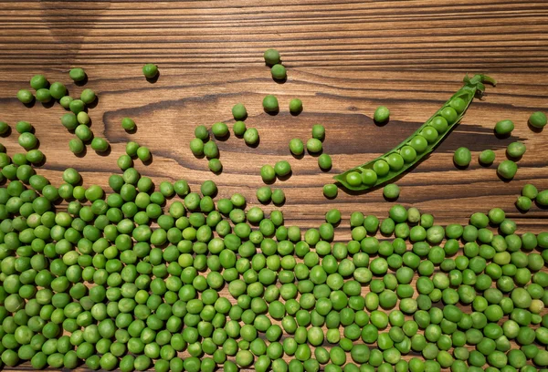 Guisantes en la mesa — Foto de Stock