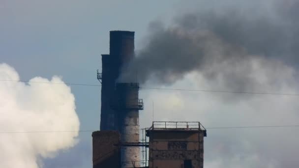 Een Enorme Luchtspiegeling Metallurgische Buizen Opwarming Van Aarde — Stockvideo