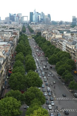 Paris Le savunma görünümünü.