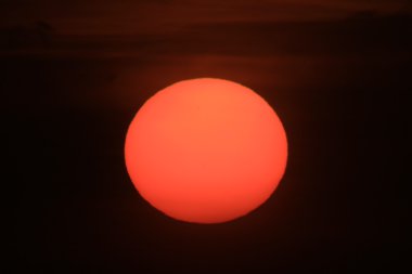 Bulutlar karşı büyük güneş