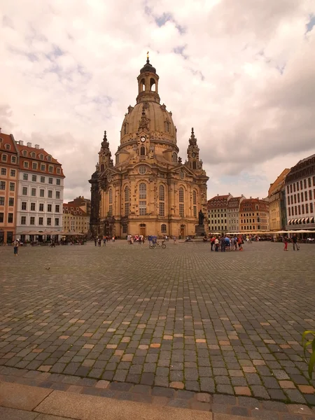 Церковь Фрауэнкирхе в Дрездене — стоковое фото