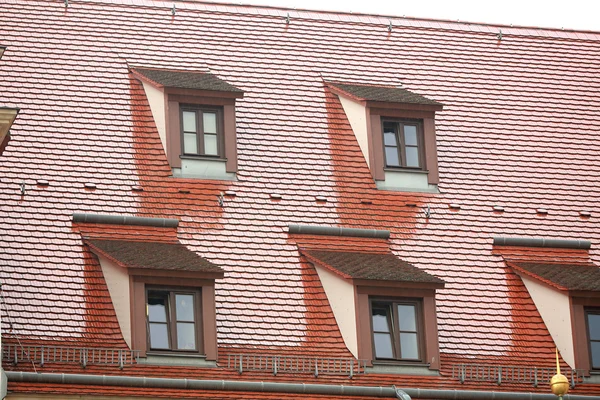 Huizen met windows op het dak — Stockfoto