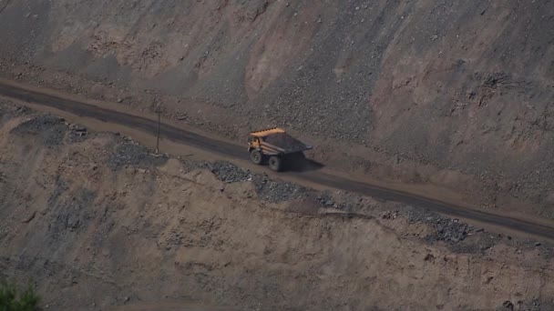 Heavy mining dump trucks — Stock Video