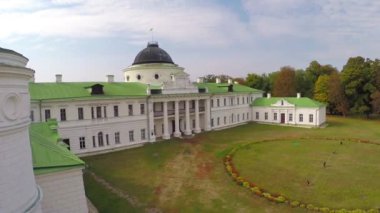 Kachanivka Sarayı ve Parkı topluluğu