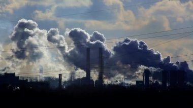 Fabrika duman yığını