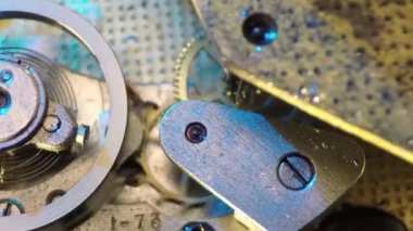 Klasik saat mekanizması makro detayı