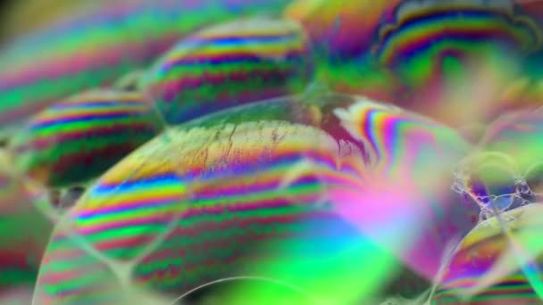 Kleurrijke zeepbel — Stockvideo