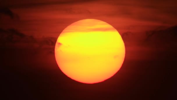 Velký zapadajícího slunce — Stock video