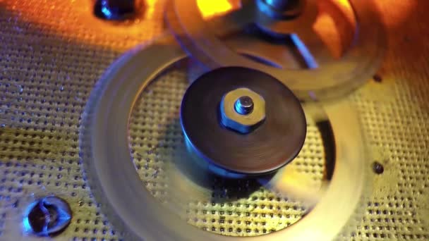 Vintage horloge machines macro detail — Stockvideo