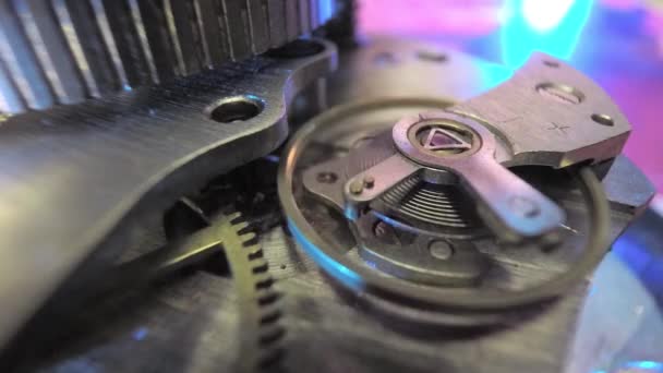 Vintage horloge machines macro detail — Stockvideo