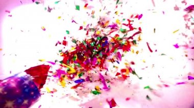 beyaz üzerine şenlikli kraker