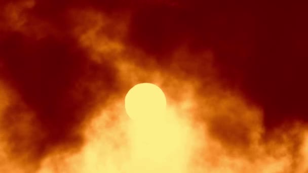 Soleil contre nuage — Video