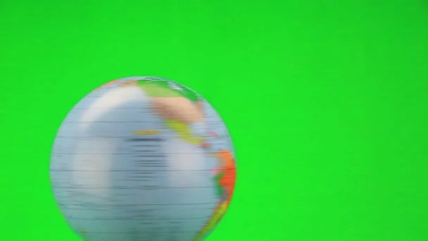 Вращающийся земной шар на зеленом — стоковое видео