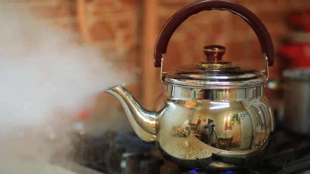 Boiling teapot in kitchen — Stock Video