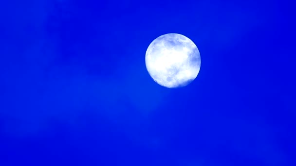 pleine lune dans le ciel