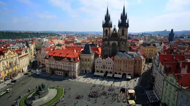 Uitzicht over het plein in Praag — Stockvideo