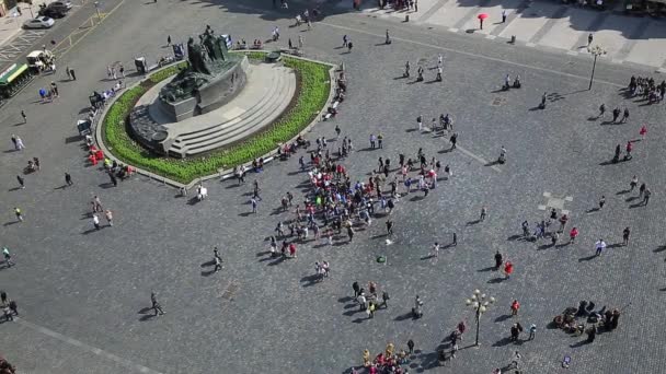 광장에 산책 하는 사람들 — 비디오