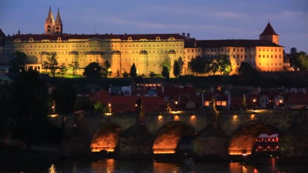 Praga bloqueo en la noche — Vídeo de stock