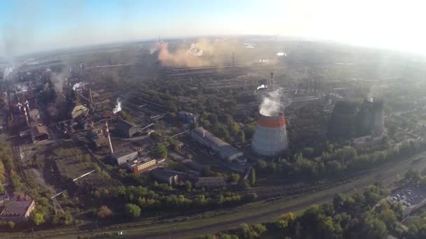 Chimeneas de fábrica en Zaporozhye — Vídeos de Stock