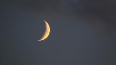 bulutlar karşı moon