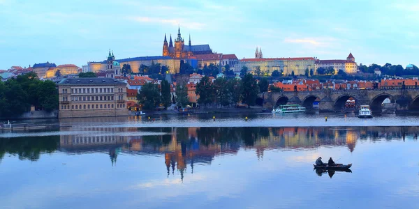 Praag weergave van bruggen op de Vltava — Stockfoto