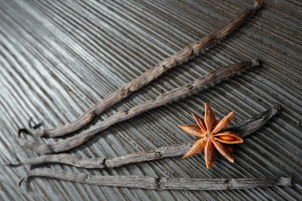 Closeup of anise, and vanilla pods — Stock Photo, Image