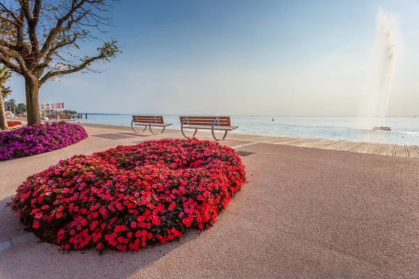 Bardolino Promenade Idyllischer Blick Auf Den Gardasee Mit Brunnen — Stockfoto