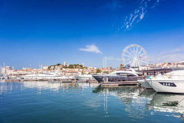 Mañana Puerto Cannes Con Barcos Lujo Casco Antiguo Fondo —  Fotos de Stock